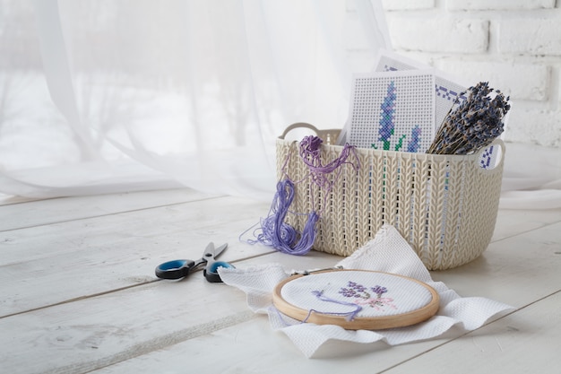 Kit na vyšívanie v košíku